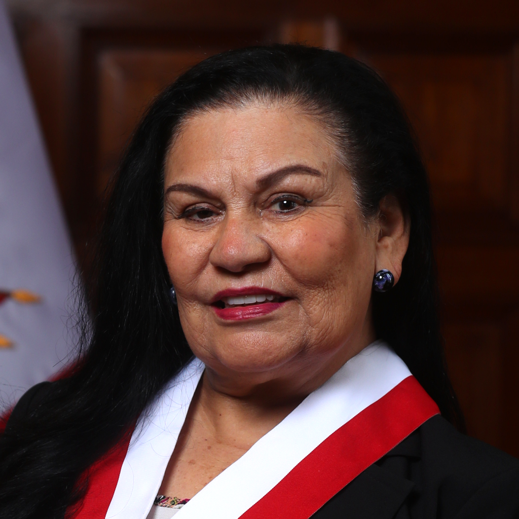 Bonifaz Carmona, Nora